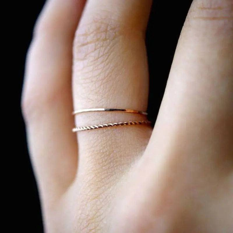 Geometric Twisted Ring Set with Diamond-Wave Design