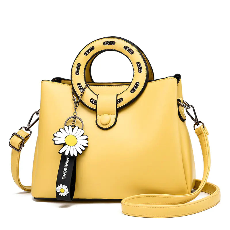 Fashionable Round Ring Handbag for Women (Fall 2020)