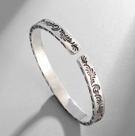 Vintage Engraved Fashion Bracelet for Men and Women