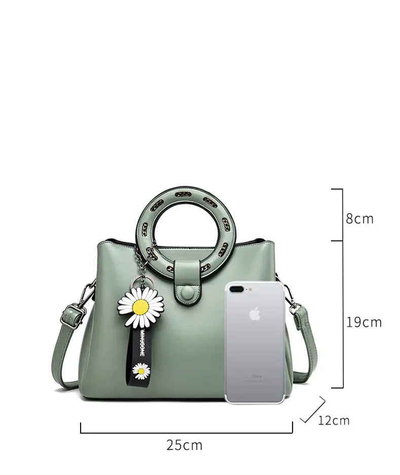 Fashionable Round Ring Handbag for Women (Fall 2020)